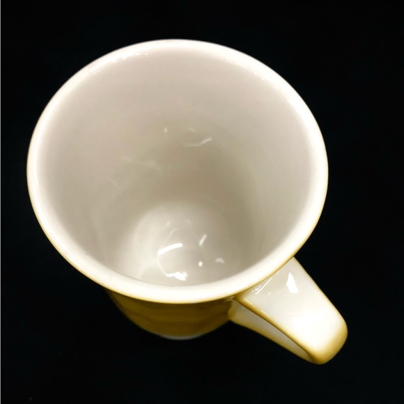 4 Vintage Ochre and White Diner Mugs. - Picture 4 of 4